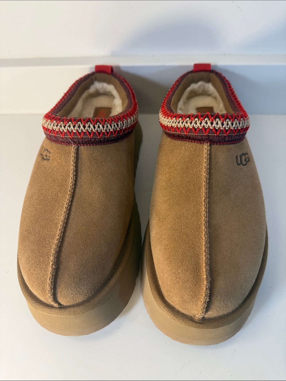 New UGG TAZZ II Chestnut Suede Slip-On Platform Clog with Red Trim - Size 9